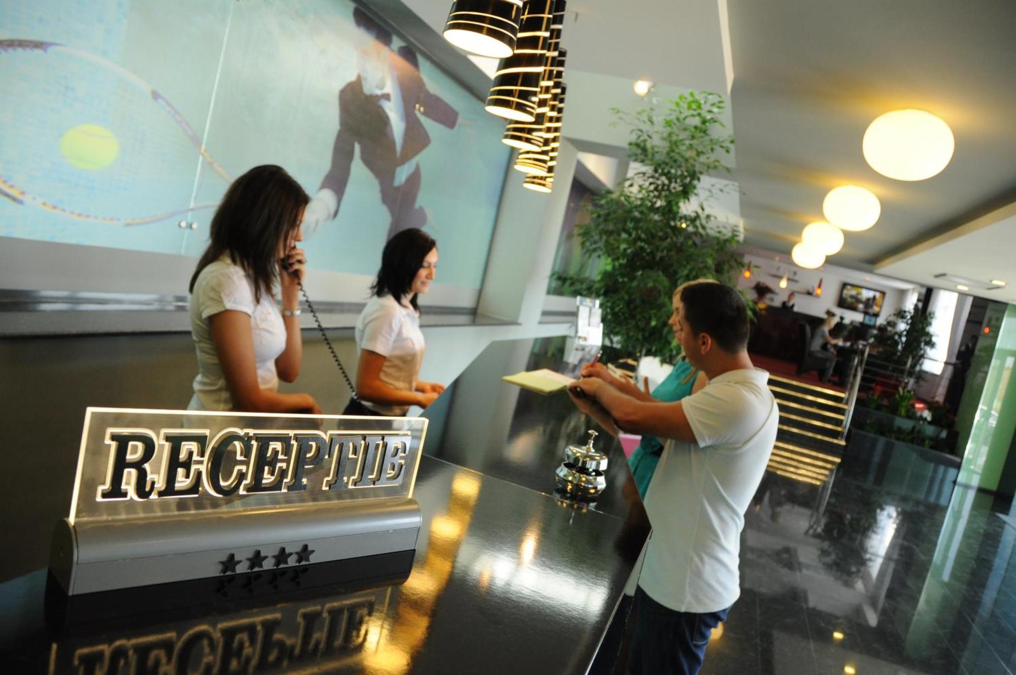Hotel Emd Bacău Eksteriør billede