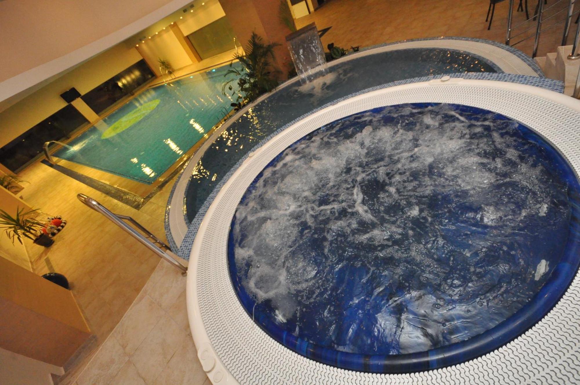 Hotel Emd Bacău Eksteriør billede