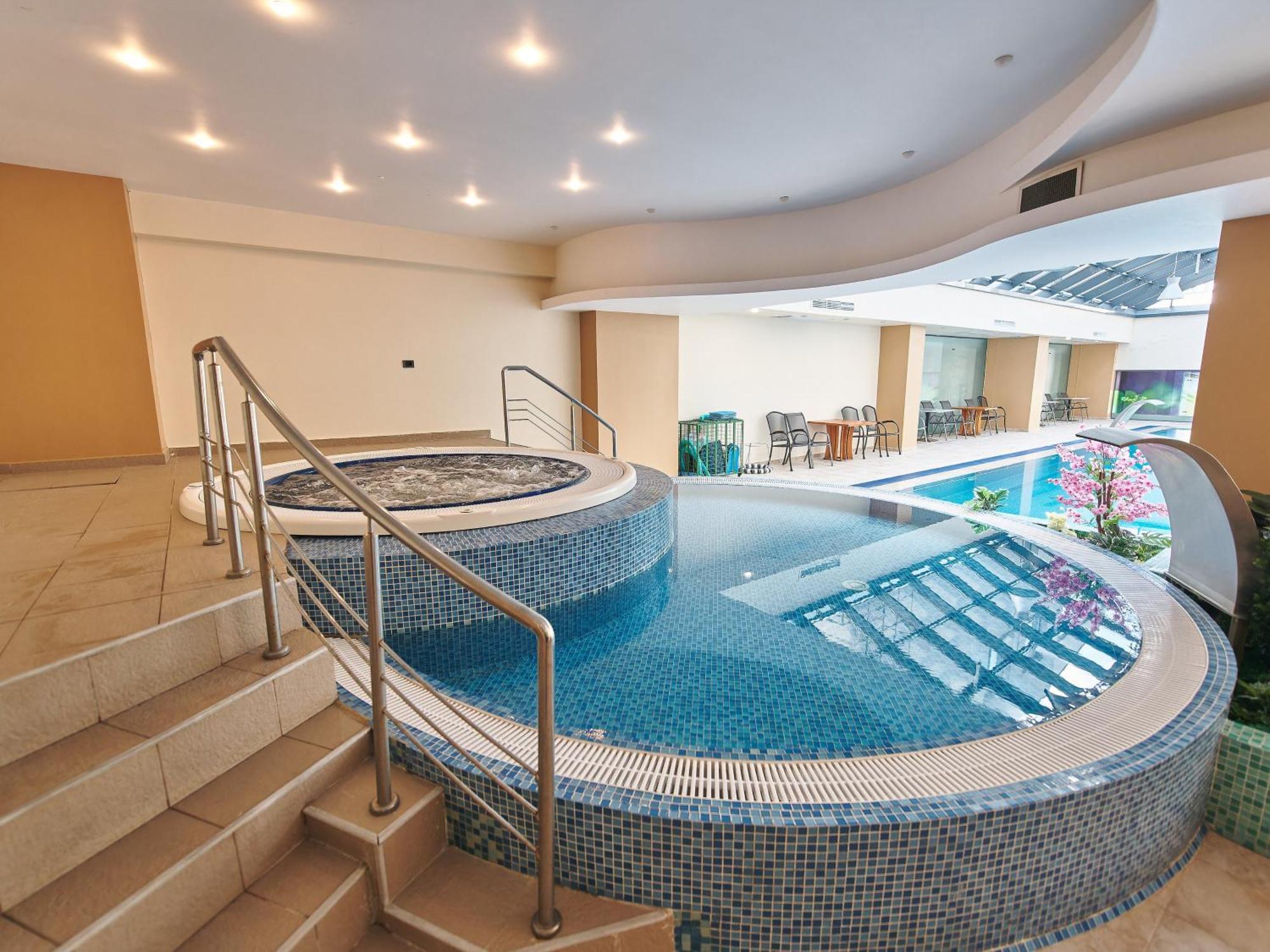 Hotel Emd Bacău Eksteriør billede