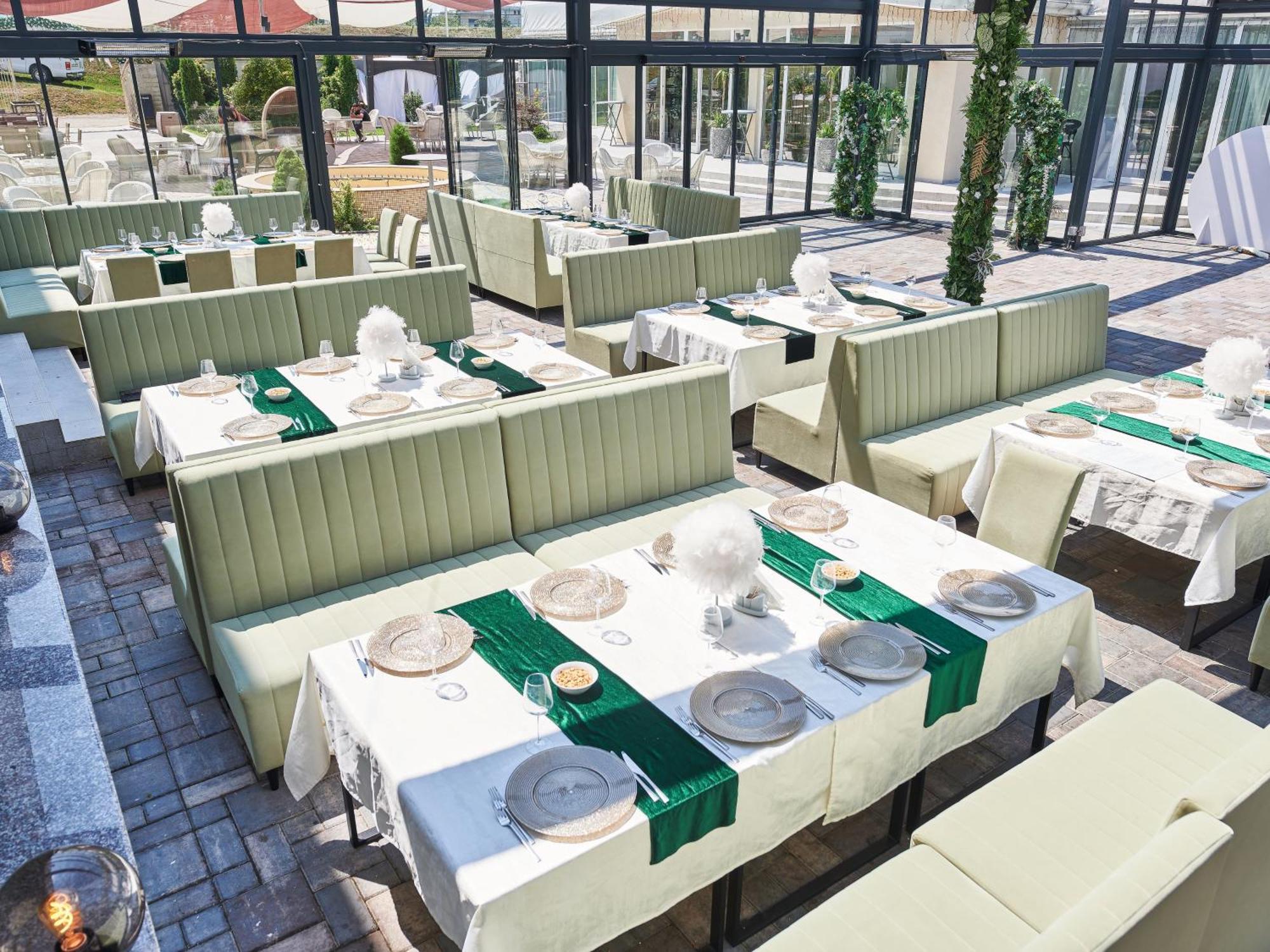 Hotel Emd Bacău Eksteriør billede