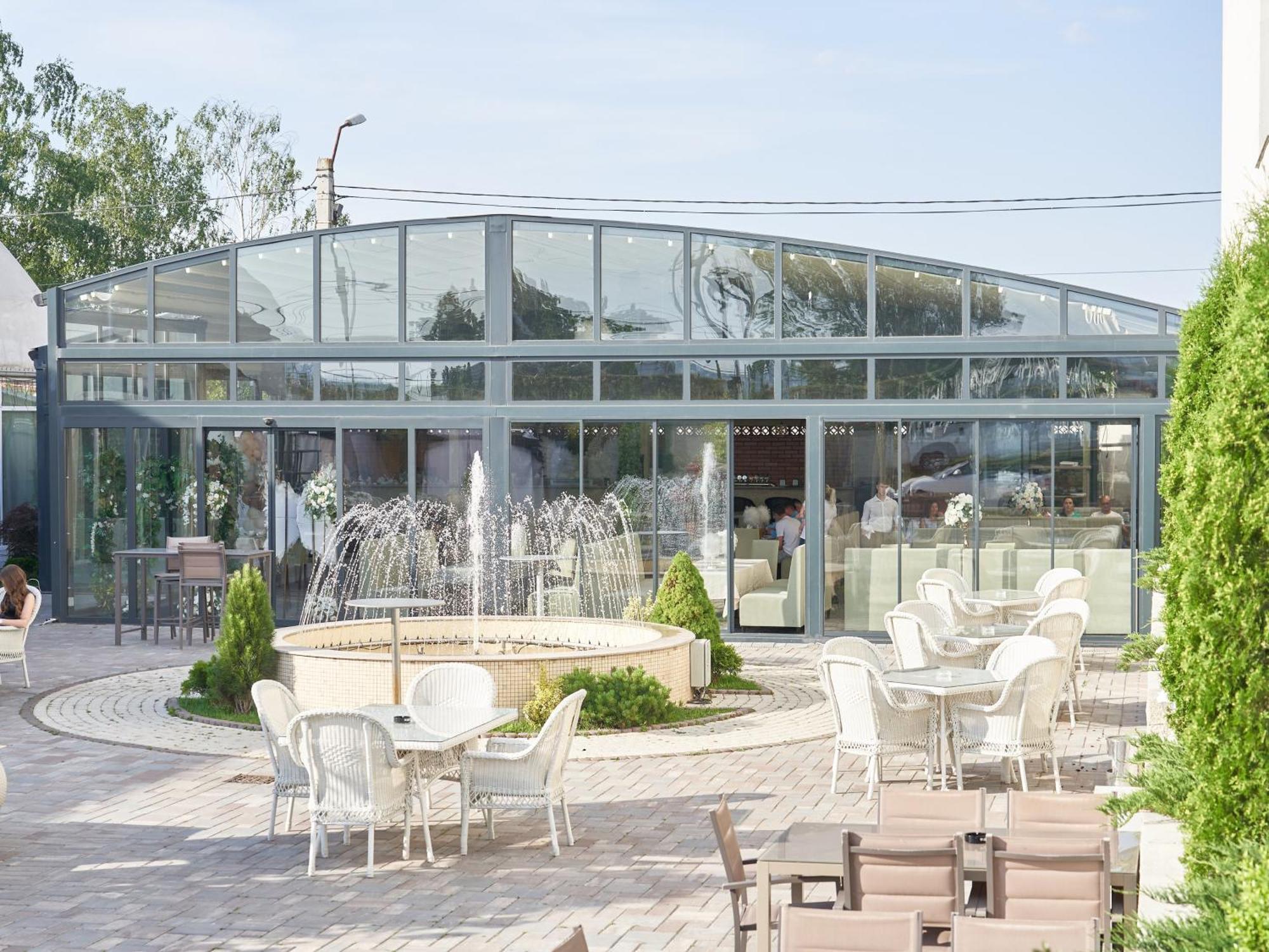Hotel Emd Bacău Eksteriør billede