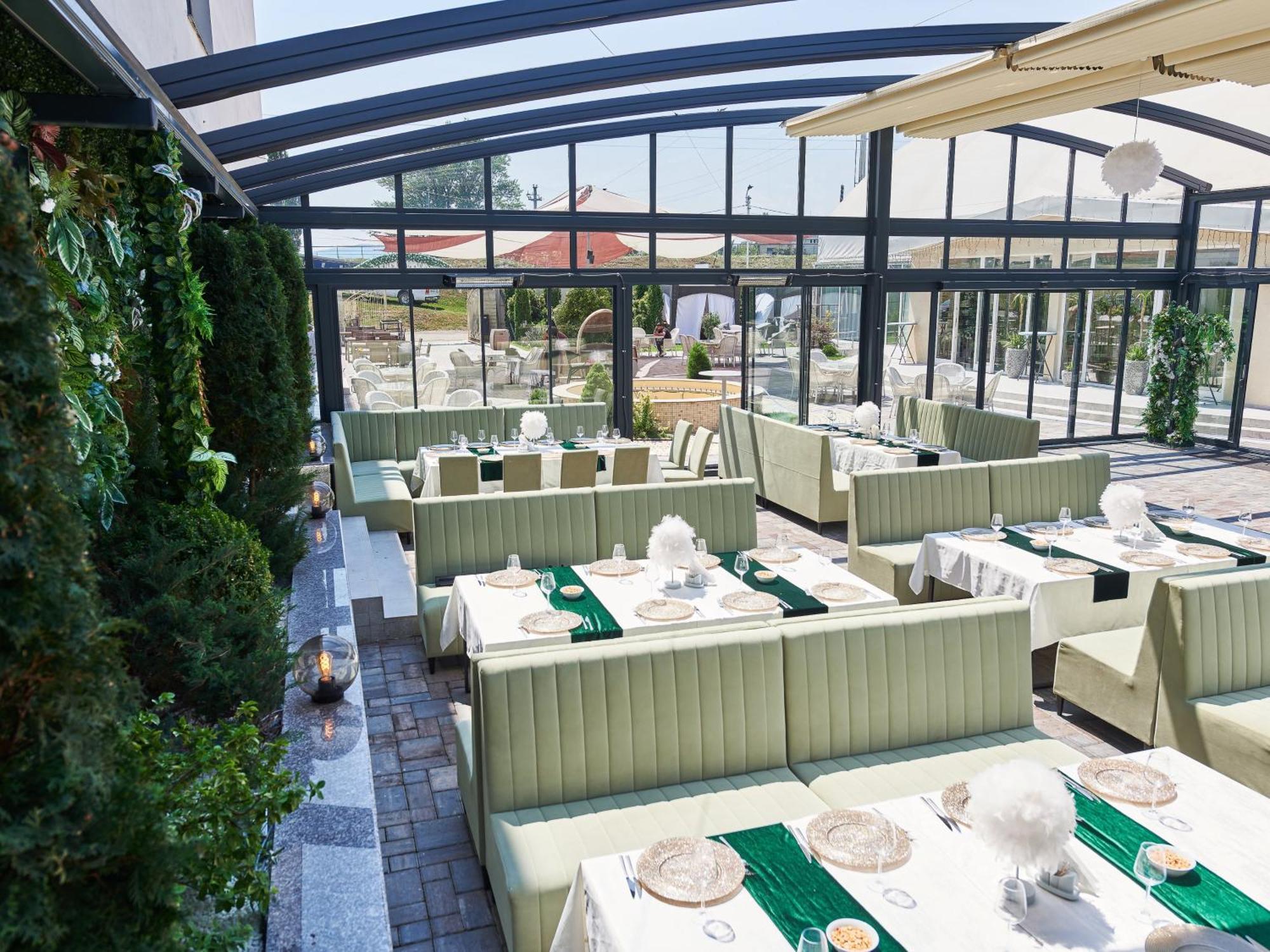 Hotel Emd Bacău Eksteriør billede