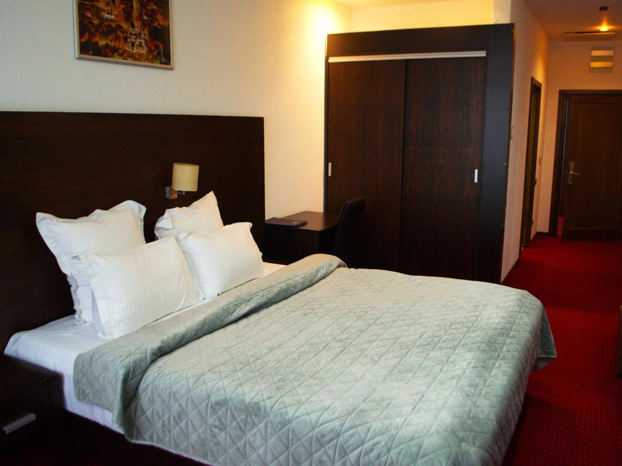 Hotel Emd Bacău Eksteriør billede
