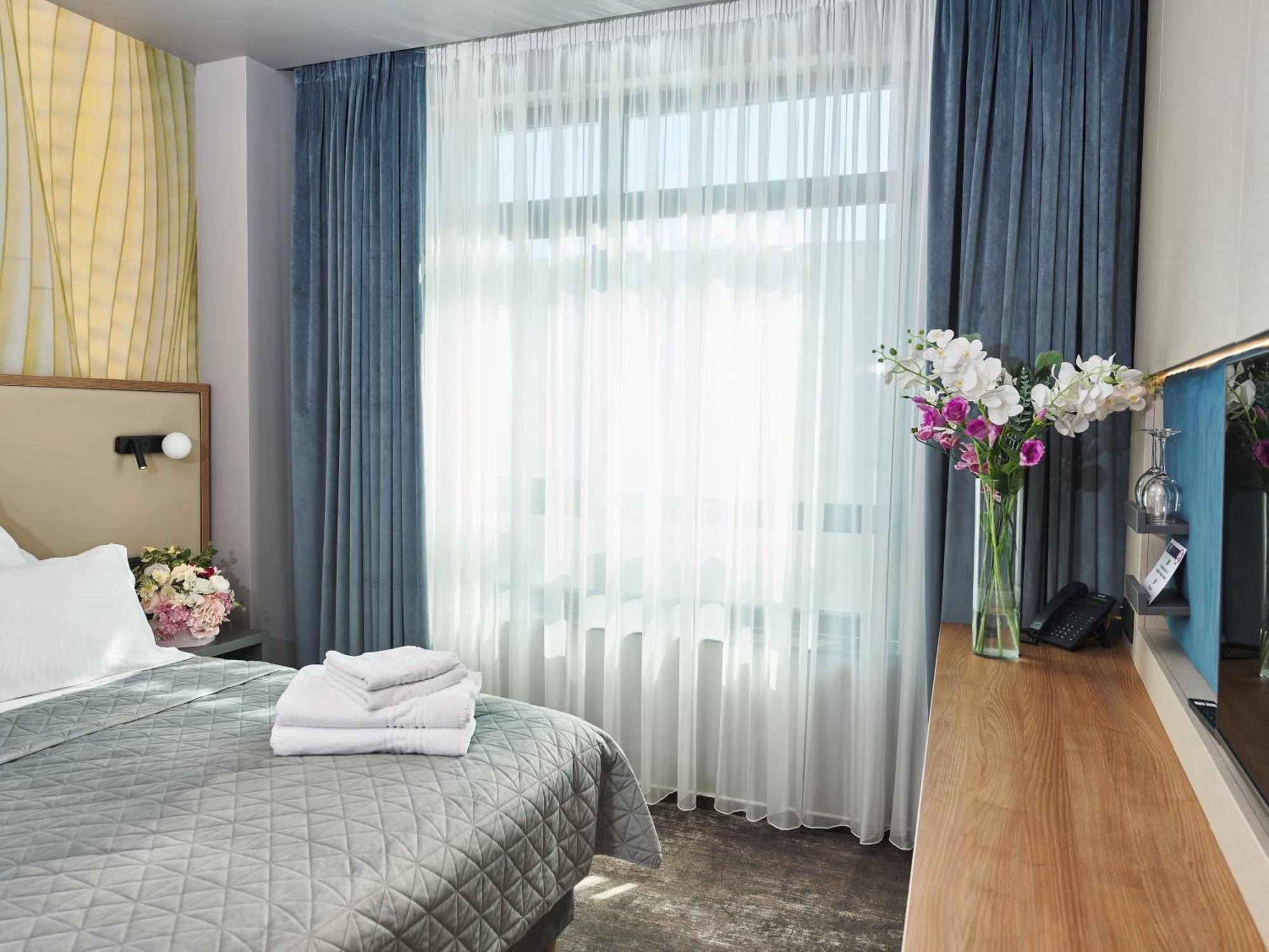 Hotel Emd Bacău Eksteriør billede