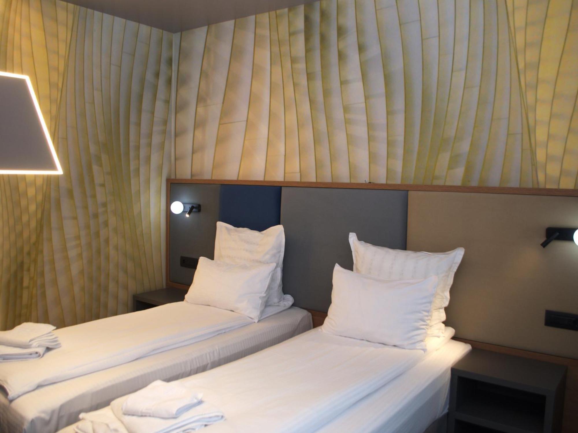 Hotel Emd Bacău Eksteriør billede