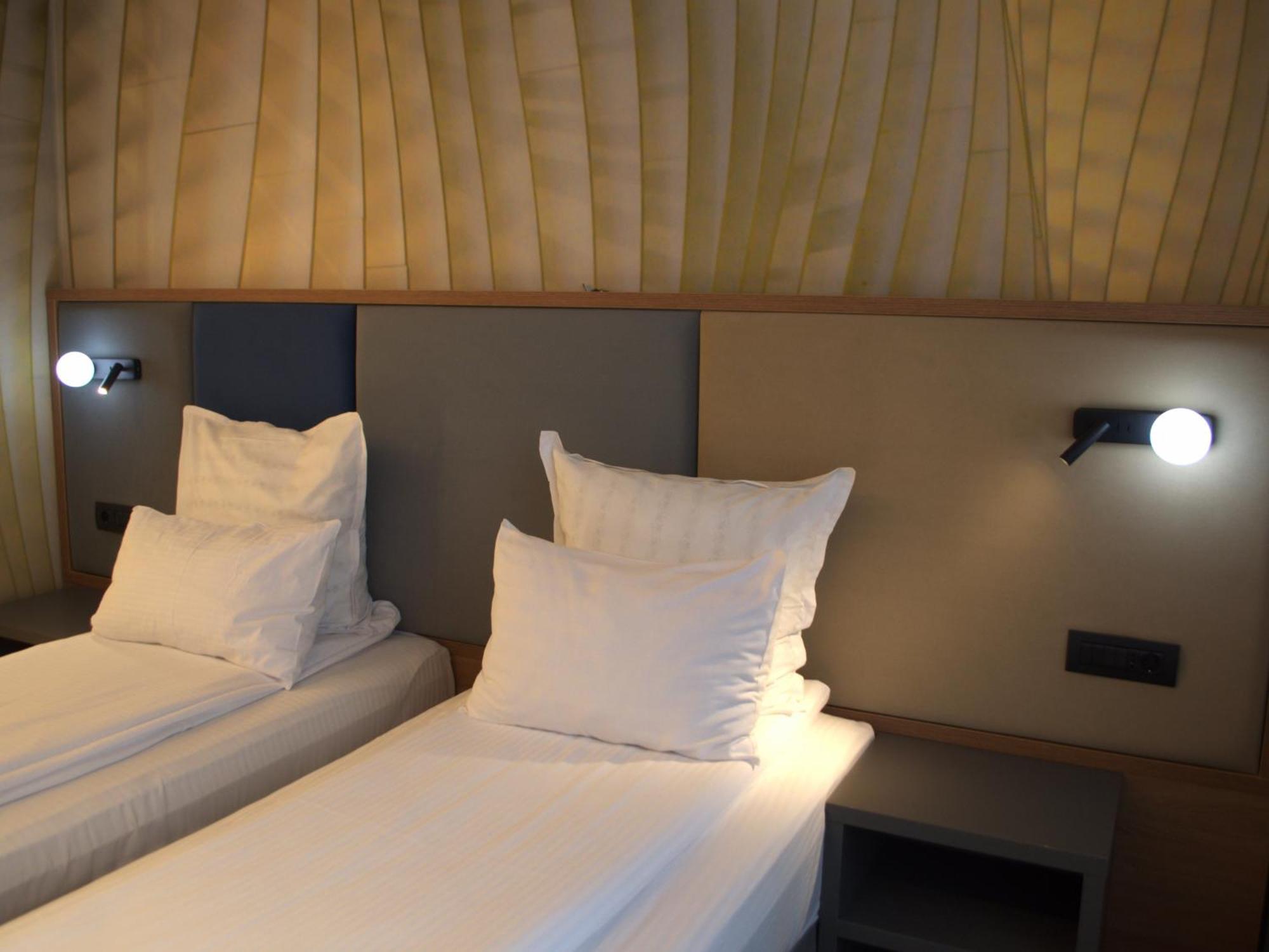 Hotel Emd Bacău Eksteriør billede